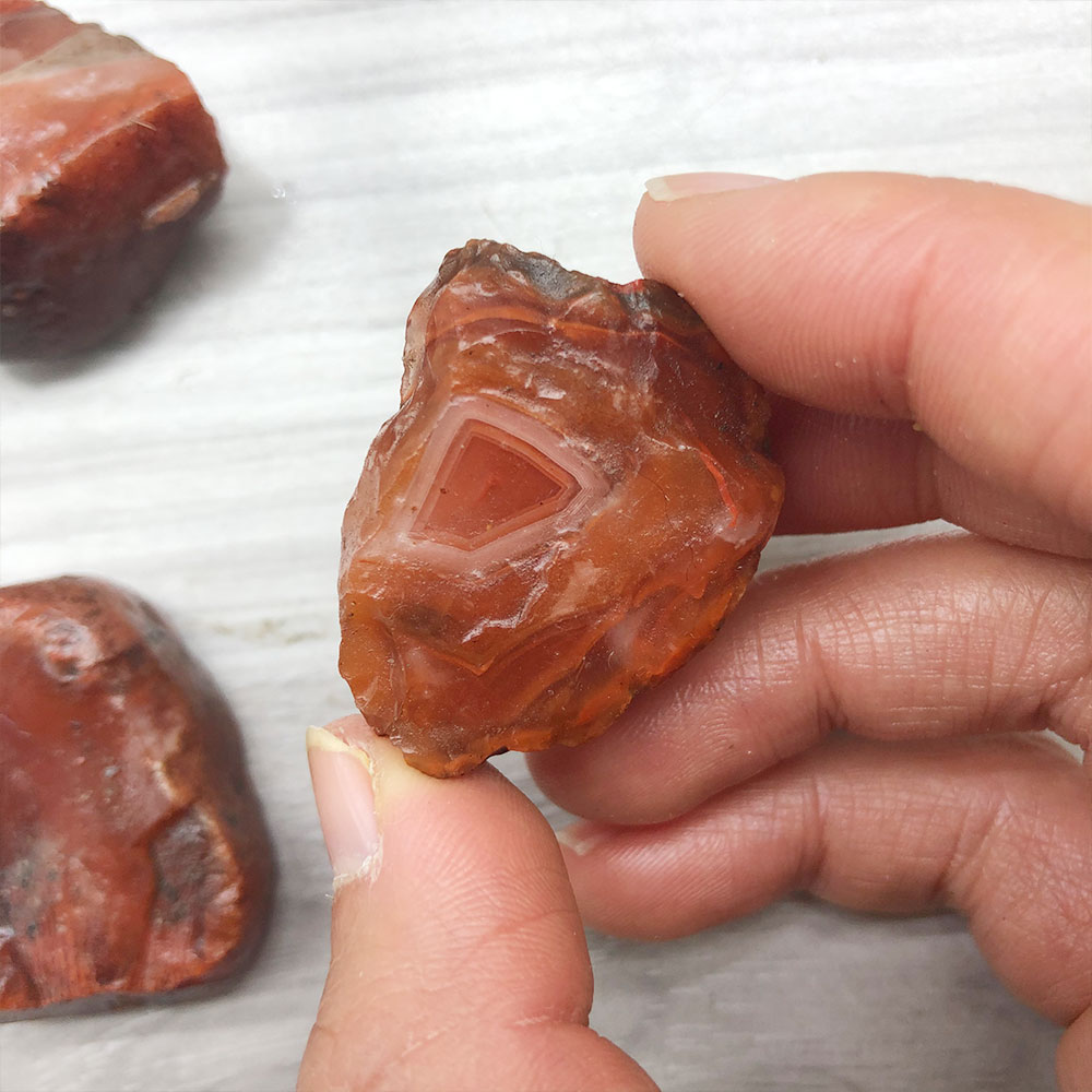 Aquarium Innovative Marine - 1 PC สุ่มหยาบดิบ Carnelian สีแดง Agate